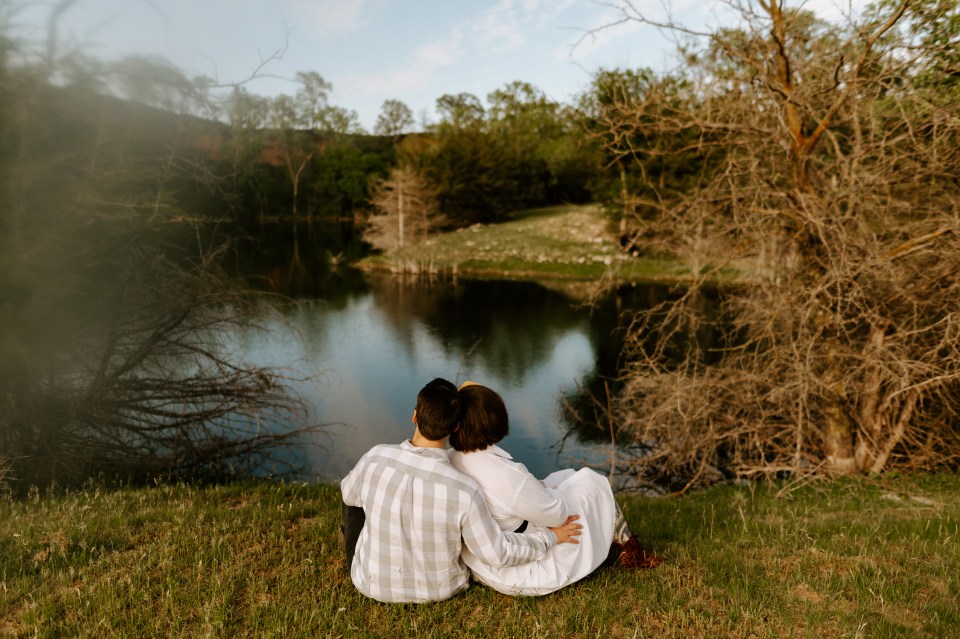 MOLLY + RON • MACEDONIA IOWA ENGAGEMENT PHOTOS